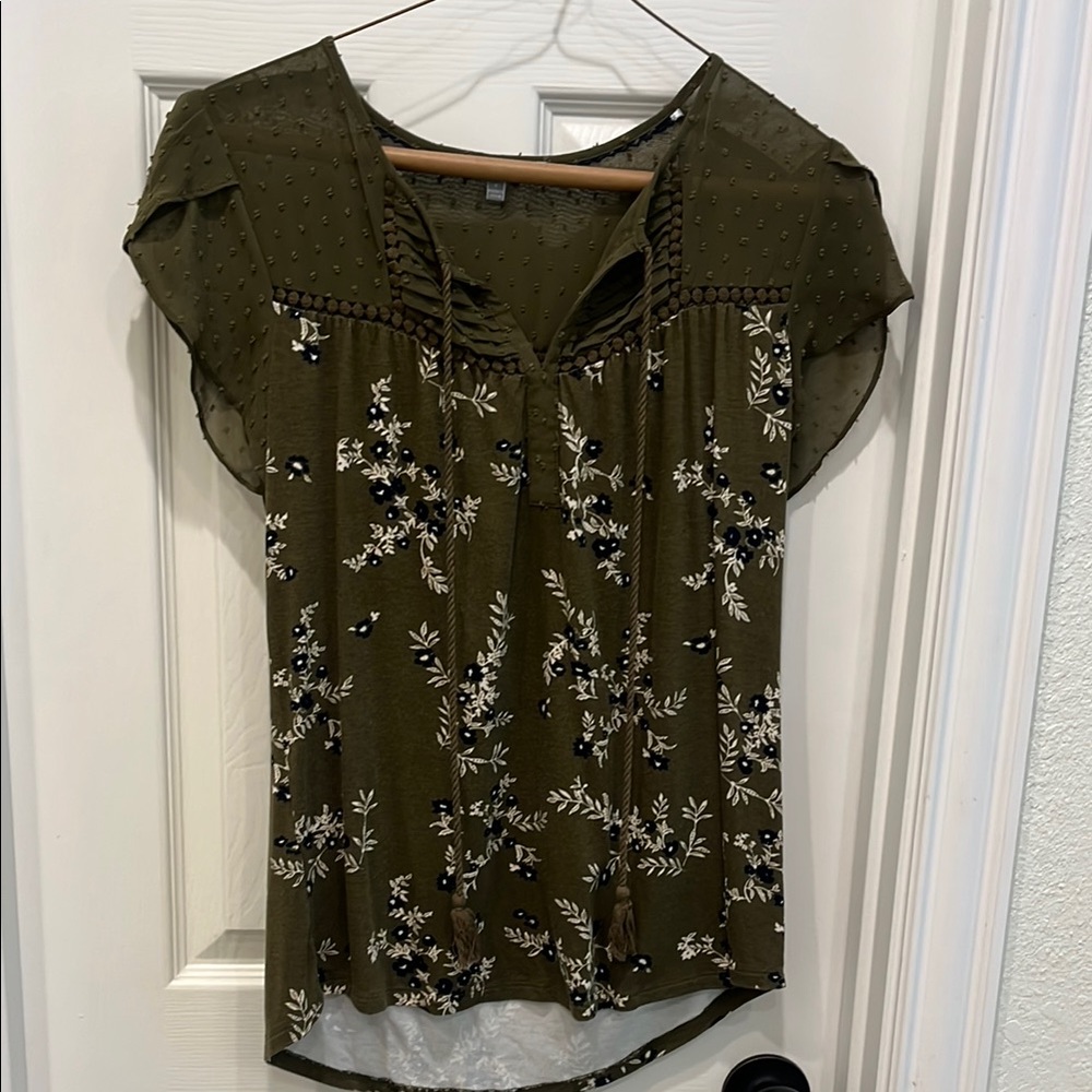 Daniel Rainn Green Smocked Flutter Sleeve Blouse